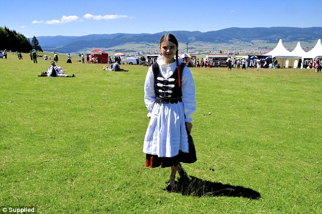 Réka Kaponay: Cô bé 13 tuổi du lịch vòng quanh thế giới