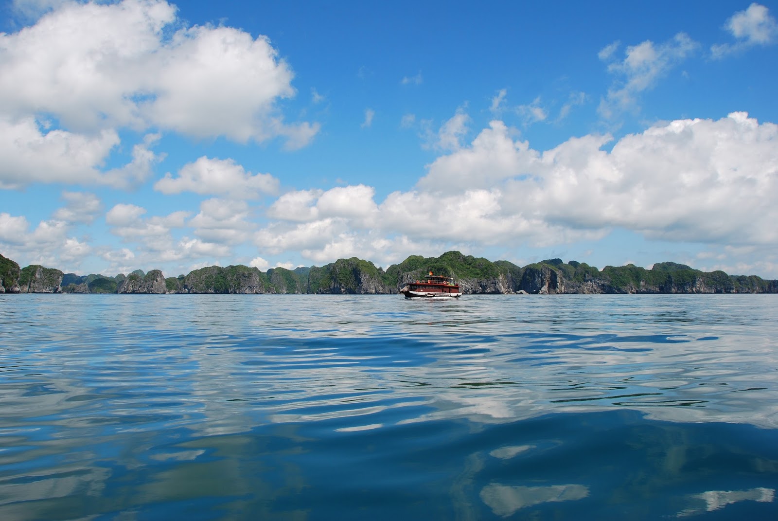 Vịnh Lan Hạ “thiên đường bị bỏ quên” ở Việt Nam