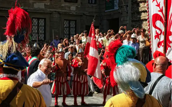 Dưa hấu - Nét thú vị trong lễ hội Ý 6 Wanderlustip-duahau-netthuvi-tronglehoi-Y4