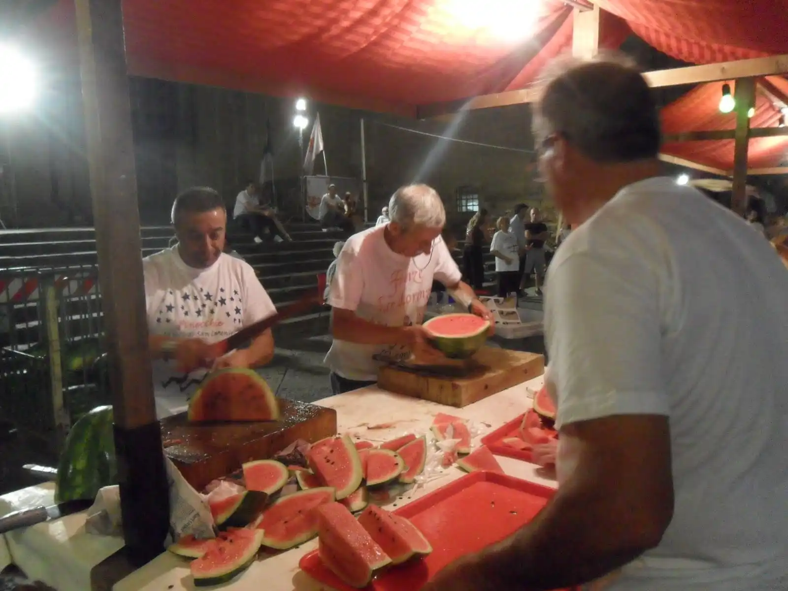 Dưa hấu - Nét thú vị trong lễ hội Ý 7 Wanderlustip-duahau-netthuvi-tronglehoi-Y5