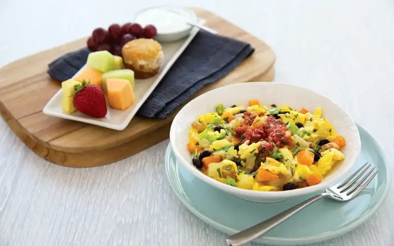 20 hãng hàng không có đồ ăn ngon nhất thế giới 12 wanderlusttips-United-top-hang-khong