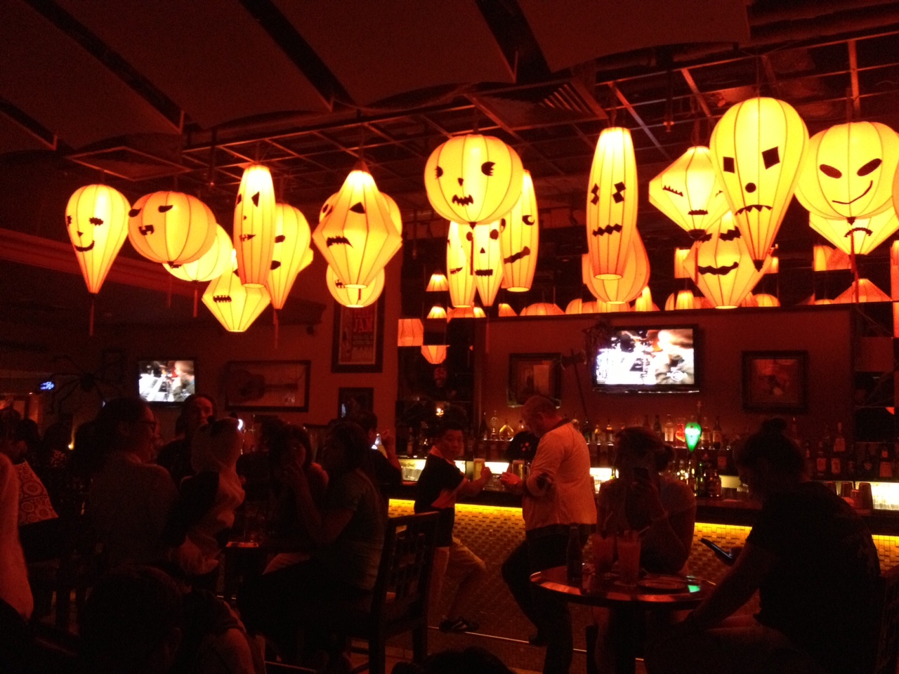 Halloween 2015: Đi đâu, chơi gì ở Hà Nội