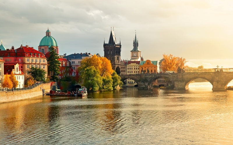 Khám phá Prague xinh đẹp bằng thuyền theo dòng Vltava