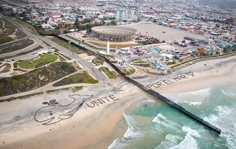 wanderlusttips-20-diem-den-trong-mo-cho-nam-2016-8