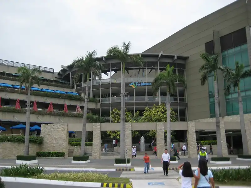 wanderlusttips-5-diem-mua-sam-1