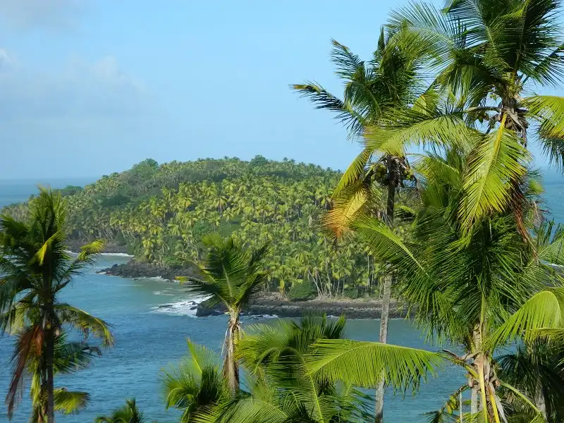 wanderlusttips-8-hon-dao-noi-tieng-hoang-so-nhat-the-gioi-3