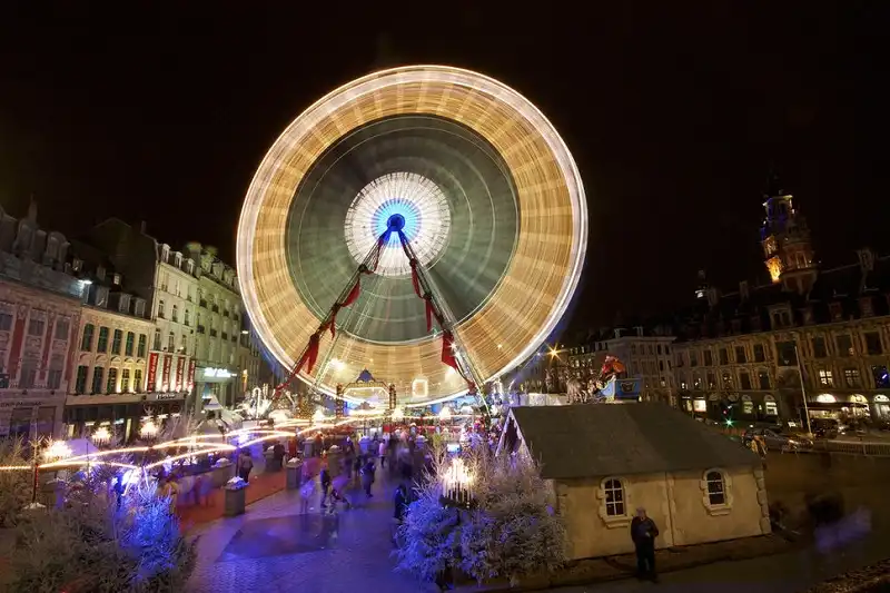 wanderlusttips-8-phien-cho-giang-sinh-phap