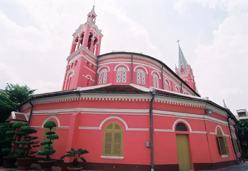 9 thánh đường nổi tiếng ở Sài Gòn dịp Giáng Sinh 2015 7 wanderlusttips-9-thanh-duong-noi-tieng-o-dai-gon-dip-giang-sinh-2