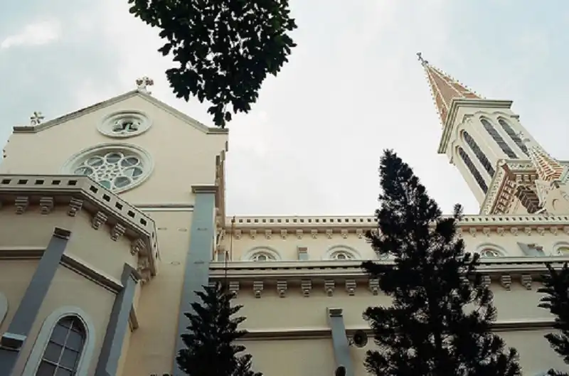 9 thánh đường nổi tiếng ở Sài Gòn dịp Giáng Sinh 2015 6 wanderlusttips-9-thanh-duong-noi-tieng-o-dai-gon-dip-giang-sinh-4