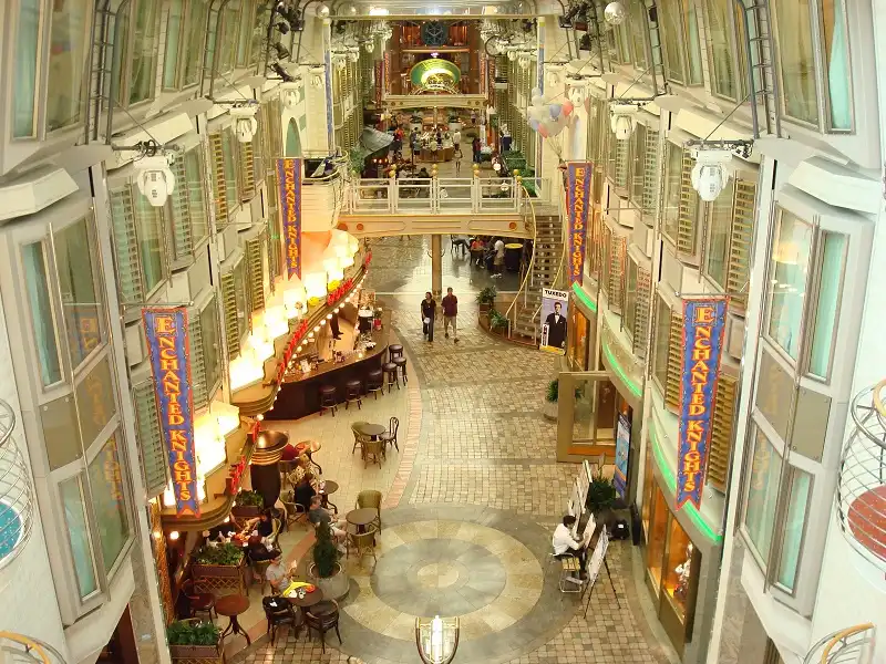 Mariner Of Seas - Đẳng cấp mới trên du thuyền 5 sao 6 wanderlusttips-Mariner-of-the-Seas-1