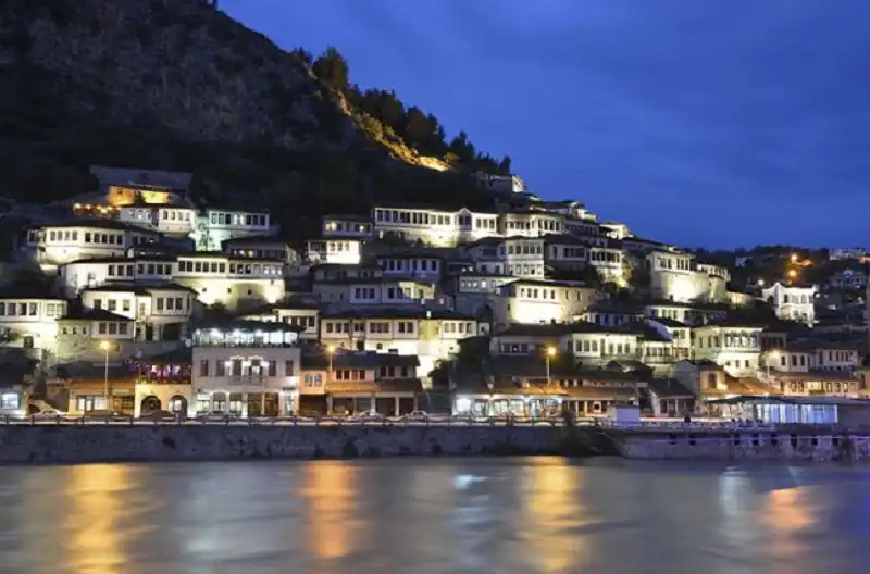 Kinh nghiệm du lịch Albania – Vùng đất cổ tích 6 wanderlusttips-ghe-tham-dat-nuoc-albania-1