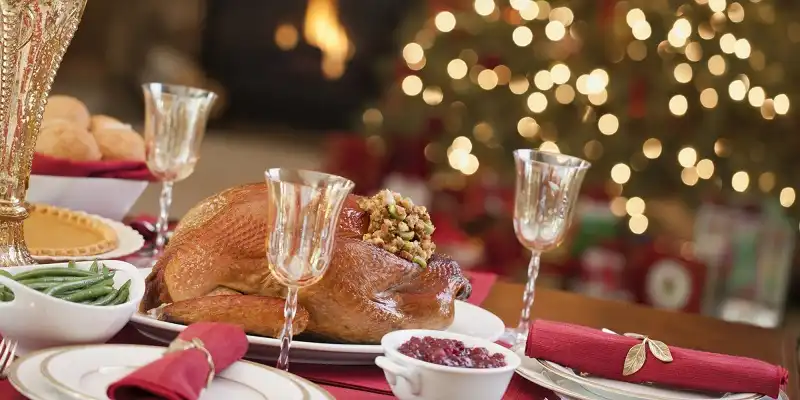 Khám phá 10 bữa tiệc Giáng sinh trên khắp thế giới 9 Holiday Turkey Dinner