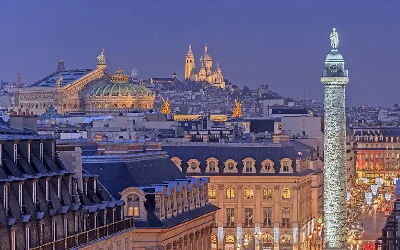 Chiêm ngưỡng vẻ đẹp thơ mộng của nước Pháp 10 Nhà hát opera Garnier Opera và nhà thờ Sacre Coeur – trái tim Paris.