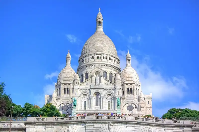 Chiêm ngưỡng vẻ đẹp thơ mộng của nước Pháp 11 Nhà thờ Montmartre cổ kính với kiến trúc tuyệt đẹp.