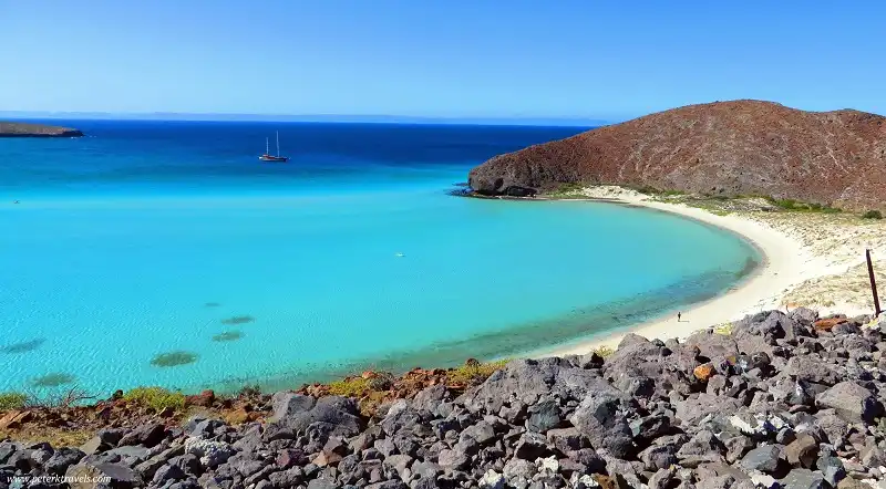 wanderlusttips-viet-nam-lot-top-9-diem-den-ly-tuong-don-nang-mua-dong-8