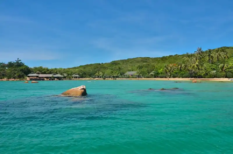 waderlusttips-6-hon-dao-thuoc-vinh-van-phong-1