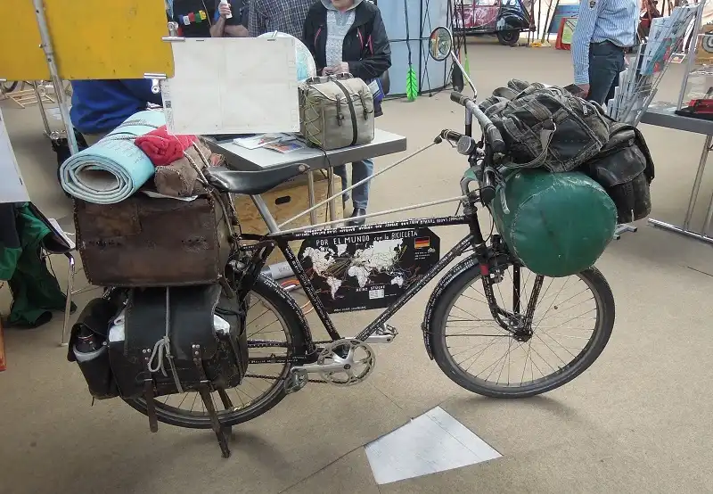 wanderlusttips-50-nam-dap-xe-vong-quanh-the-gioi-1