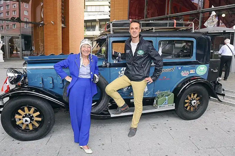 wanderlusttips- 78 -tuoi-van-di-du-lich-the-gioi-2