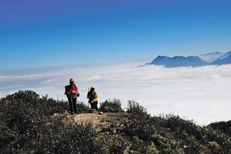 Chinh phục dãy núi Bạch Mộc Lương Tử 8 wanderlusttips-bach-moc-luong-tu -1