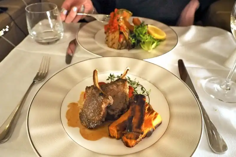 Căn hộ tiện nghi bên trong máy bay Airbus A380 7 wanderlusttips-can-ho-tien-nghi-tren-khoang-hang-sang-may-bay-2