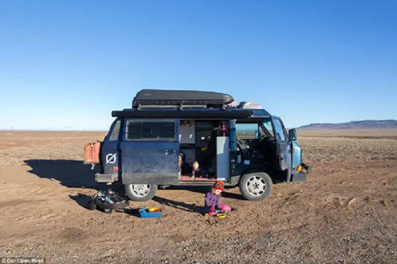 wanderlusttips-cau-chuyen-nu-phuot-thu-sinh-con-tren-khi-di-du-lich-1