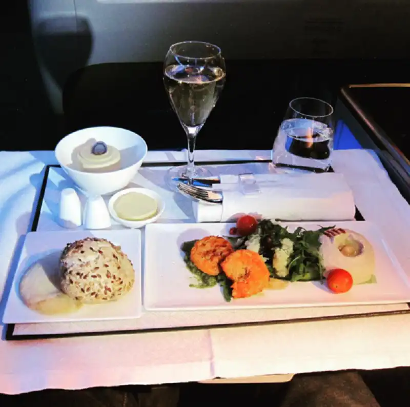 Câu chuyện thanh niên vô gia cư đi du lịch bằng khoang hạng nhất máy bay 8 wanderlusttips-cau-chuyen-thanh-nien-vo-gia-cu-di-du-lich-bang-may-bay-hang-sang-1