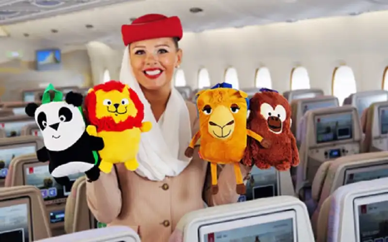 wanderlusttips-do-choi-du-khach-nhi-hang-hang-khong-emirates-1