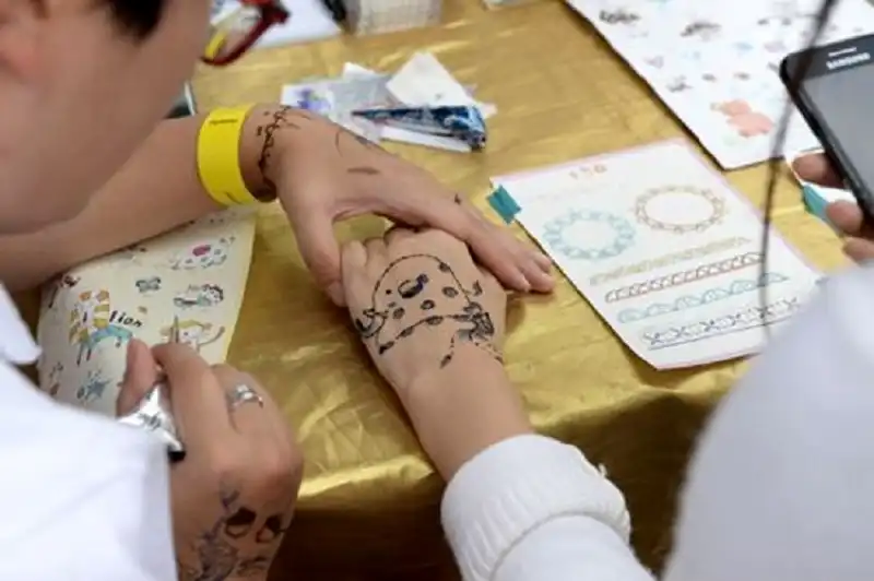 wanderlusttips-ghe-tham-khu-cho-sam-uat-o-hong-kong-dip-giang-sinh-1