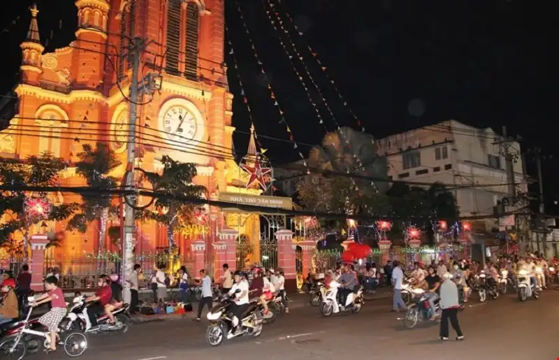 wanderlusttips-giang-sinh-sai-gon-6