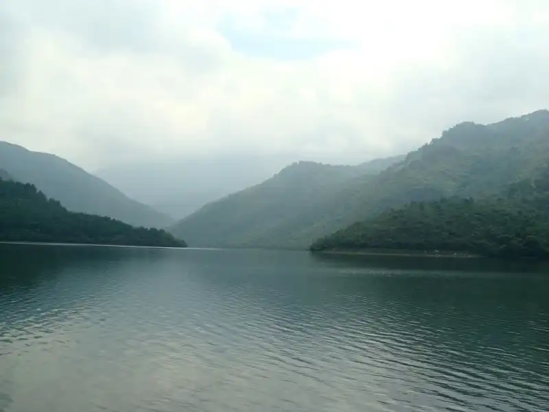 wanderlusttips-ho-xa-huong-2