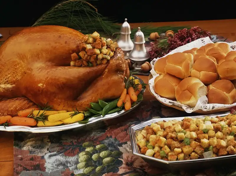 Khám phá phong tục Lễ Tạ Ơn tại 6 nước trên thế giới 6 Thanksgiving dinner