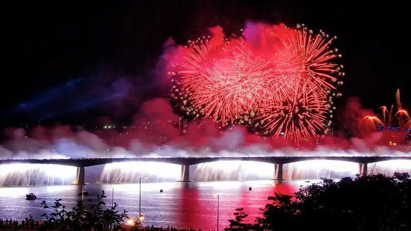 wanderlusttips-le-hoi-han-quoc-4