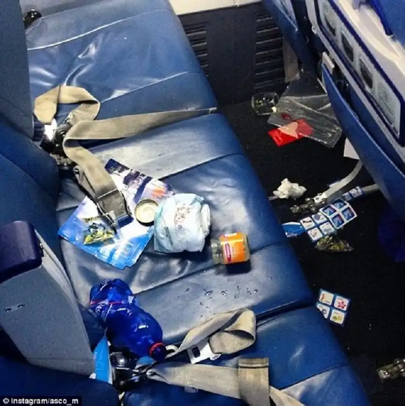 Ngán ngẩm "văn hóa lùn" trên máy bay 13 wanderlusttips-ngan-ngam-van-hoa-lun-tren-may-bay-1