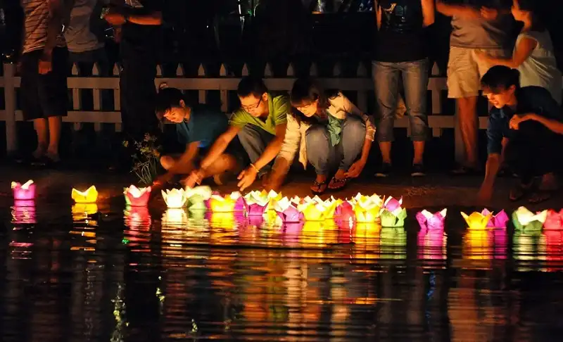 Những món quà lưu niệm mạng đậm nét đẹp Hội An 7 wanderlusttips-nhung-mon-qua-luu-niem-hoi-an-3