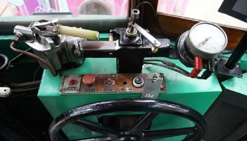 Thả ga lượn lờ các ngóc ngách Hong Kong bằng tàu điện trăm tuổi 9 wanderlusttips-tau-dien-tram-tuoi-o-hong-kong-4