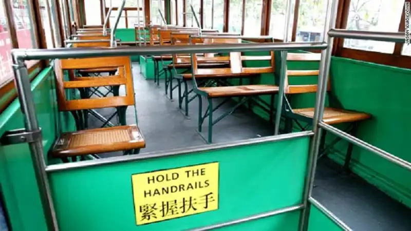 Thả ga lượn lờ các ngóc ngách Hong Kong bằng tàu điện trăm tuổi 8 wanderlusttips-tau-dien-tram-tuoi-o-hong-kong-5