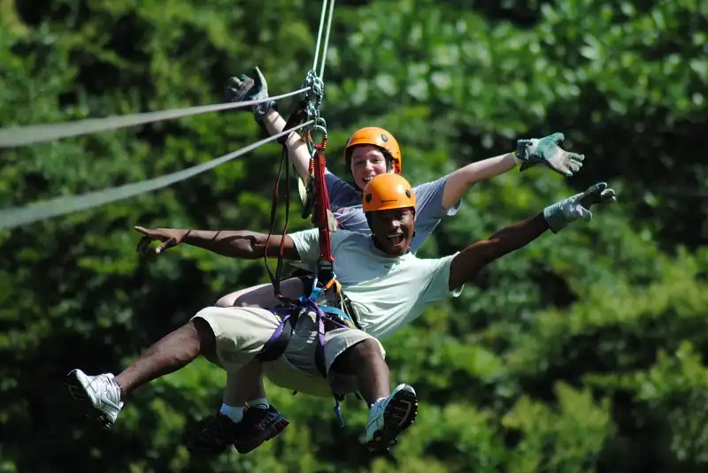 wanderlusttips-zipline-cho-nguoi-ua-mao-hiem-1