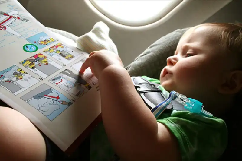 travel-blog-traveling-baby-plane-3
