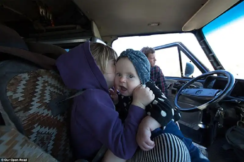 wanderlusttips-cau-chuyen-nu-phuot-thu-sinh-con-tren-khi-di-du-lich-4