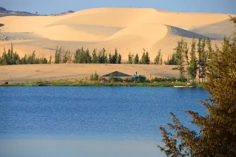 wanderlusttips-den-phan-thiet-ghe-tham-ho-bau-trang-3