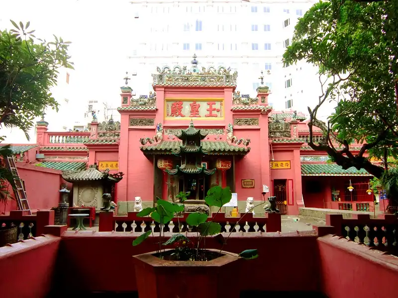 wanderlusttips-nhung-ngoi-chua-cau-may-cau-duyen-2016-4