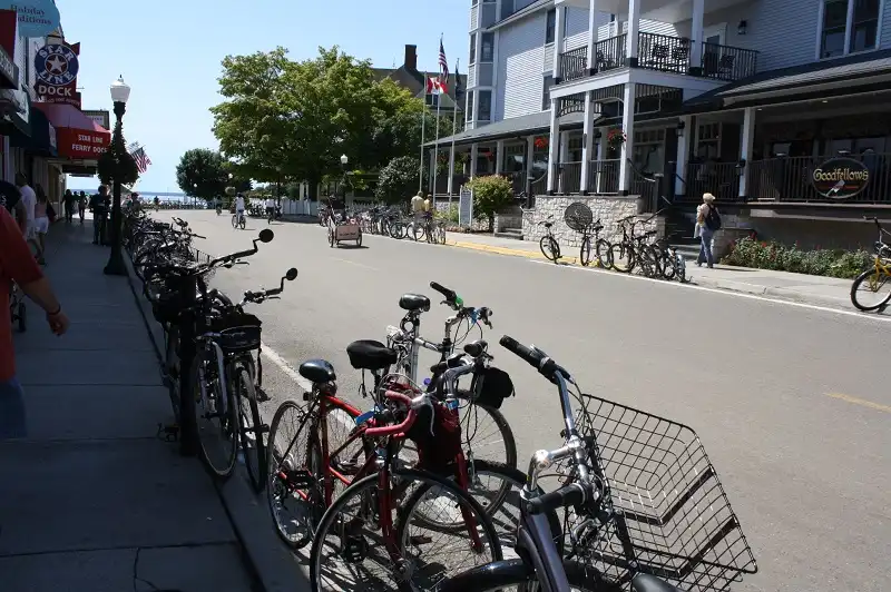 M-185_Downtown_Mackinac_Island_Michigan