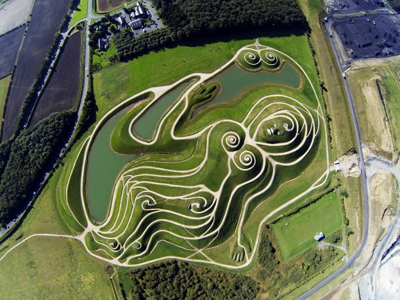 Northumberlandia Over and above compressed