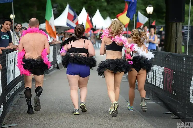 Phong tục mặc đồ lót sặc sỡ đón năm mới ở Mỹ Latin 6 don-nam-moi-wanderlusttips1