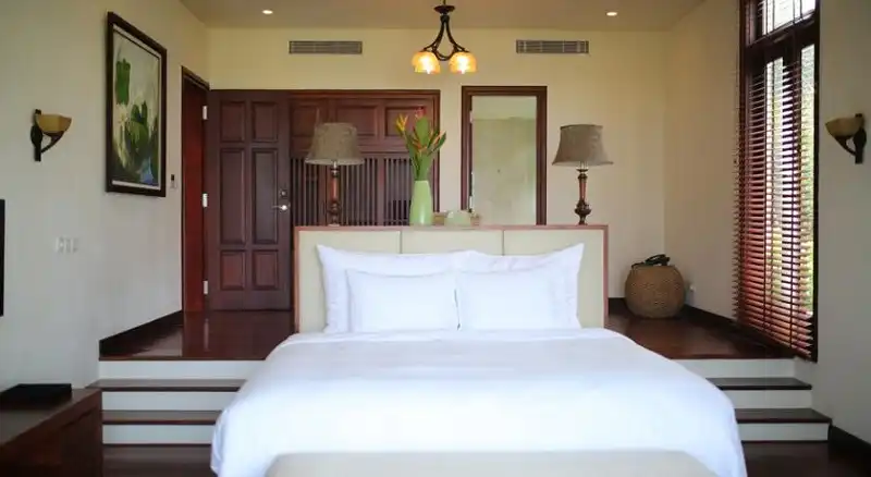 golden-lotus-wanderlusttips2