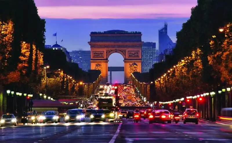 wanderlusttips-10-thanh-pho-hut-khach-nhat-the-gioi-2