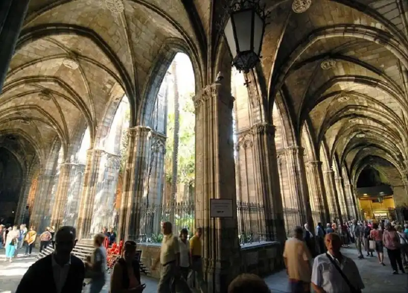 wanderlusttips-10-thanh-pho-hut-khach-nhat-the-gioi-6