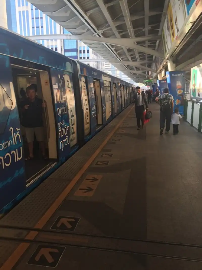 wanderlusttips-duong-sat-bangkok-1