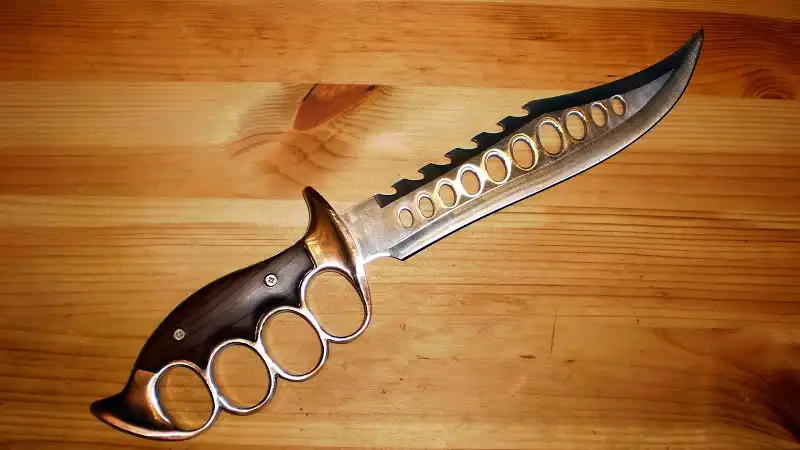 "Danh sách đen" những vật bị cấm xách tay khi lên máy bay 8 wanderlusttips-nhung-do-vat-khong-duoc-mang-len-may-bay-2