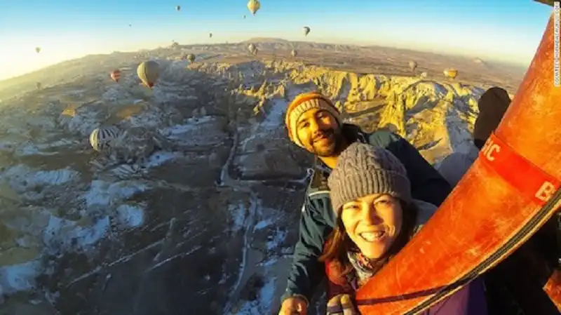 wanderlusttips-su-that-dang-sau-buc-anh-lang-man-1